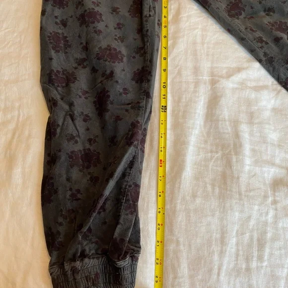 Anthropologie Gray and Purple velvet Jogger Pants size medium - Picture 9 of 10